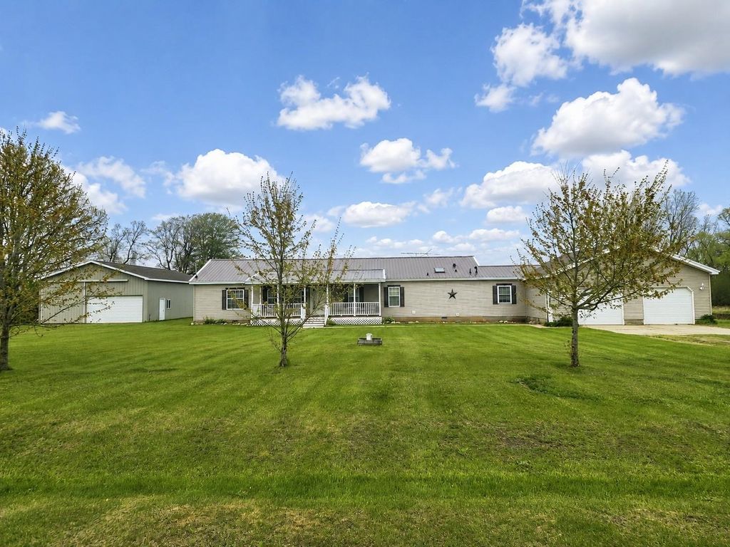 Photo of 5525 E Battle Road, Clare, MI 48617 (MLS # 50207624)