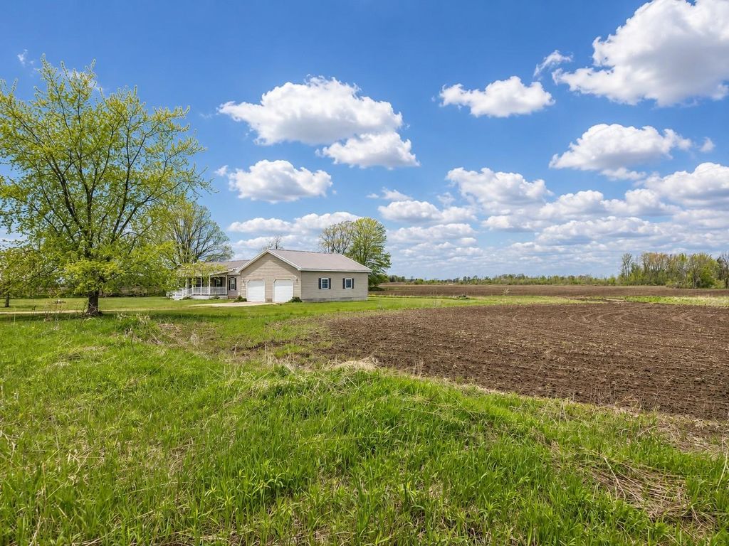 Photo of 5525 E Battle Road, Clare, MI 48617 (MLS # 50207624)