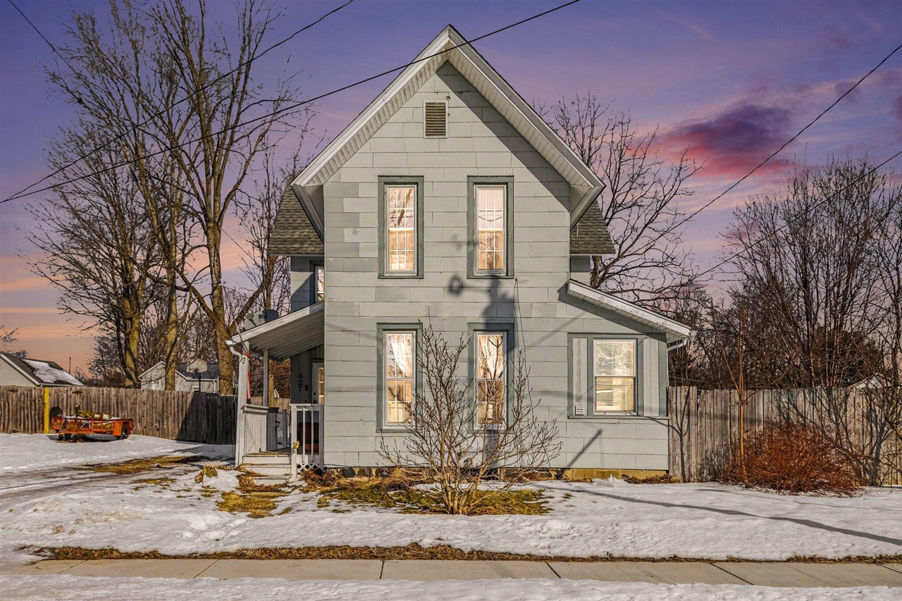 427 E Division Street