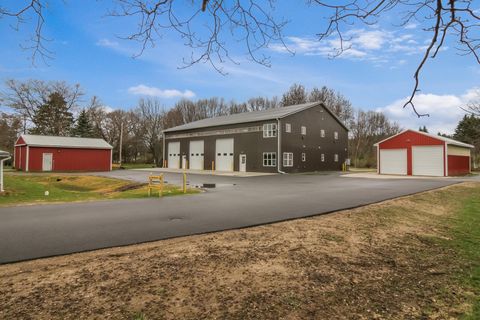 Photo of 480 E Parkdale Avenue, Manistee, MI 49660 (MLS # 80067372)