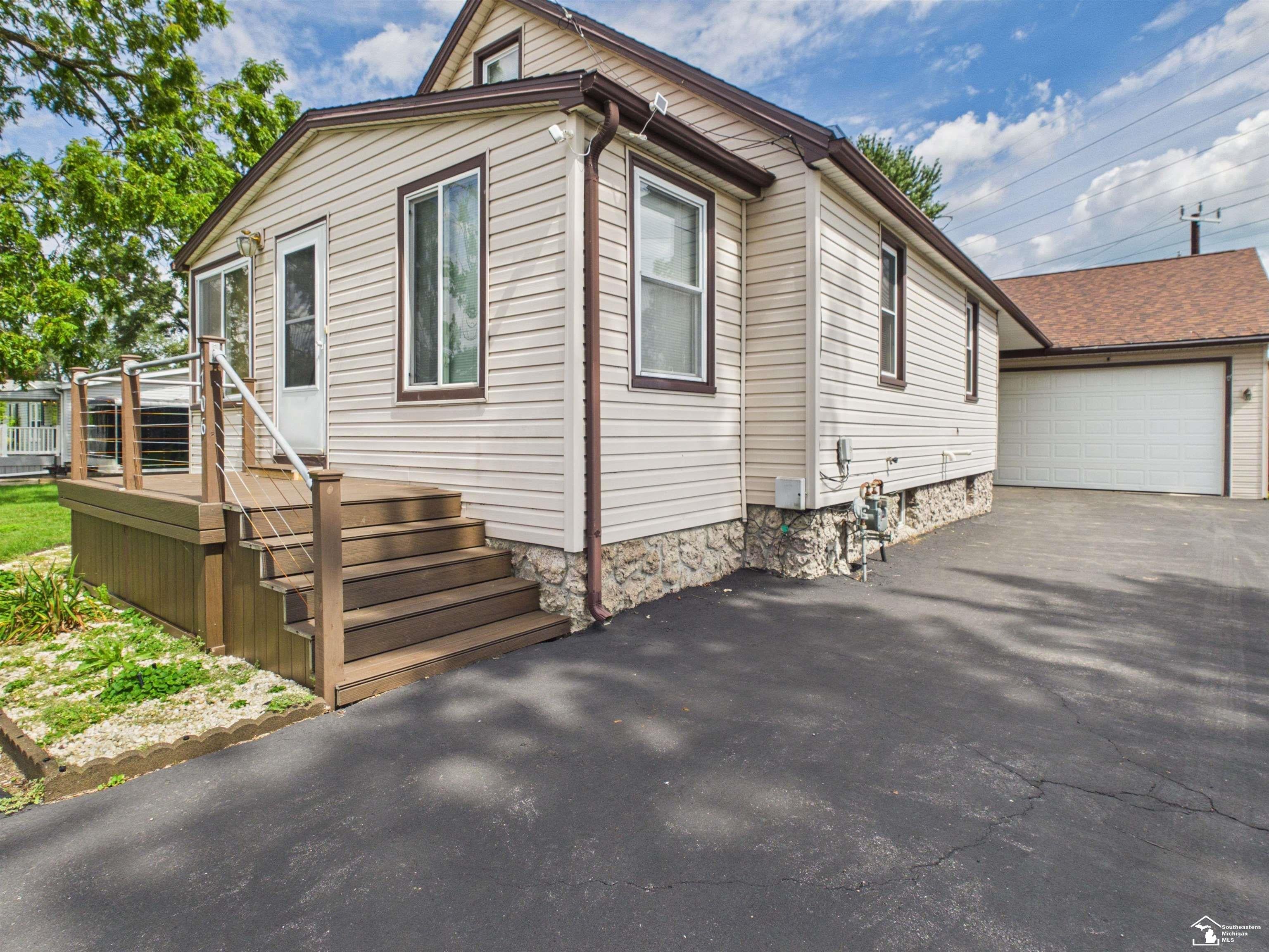 1706 Hemlock Street
