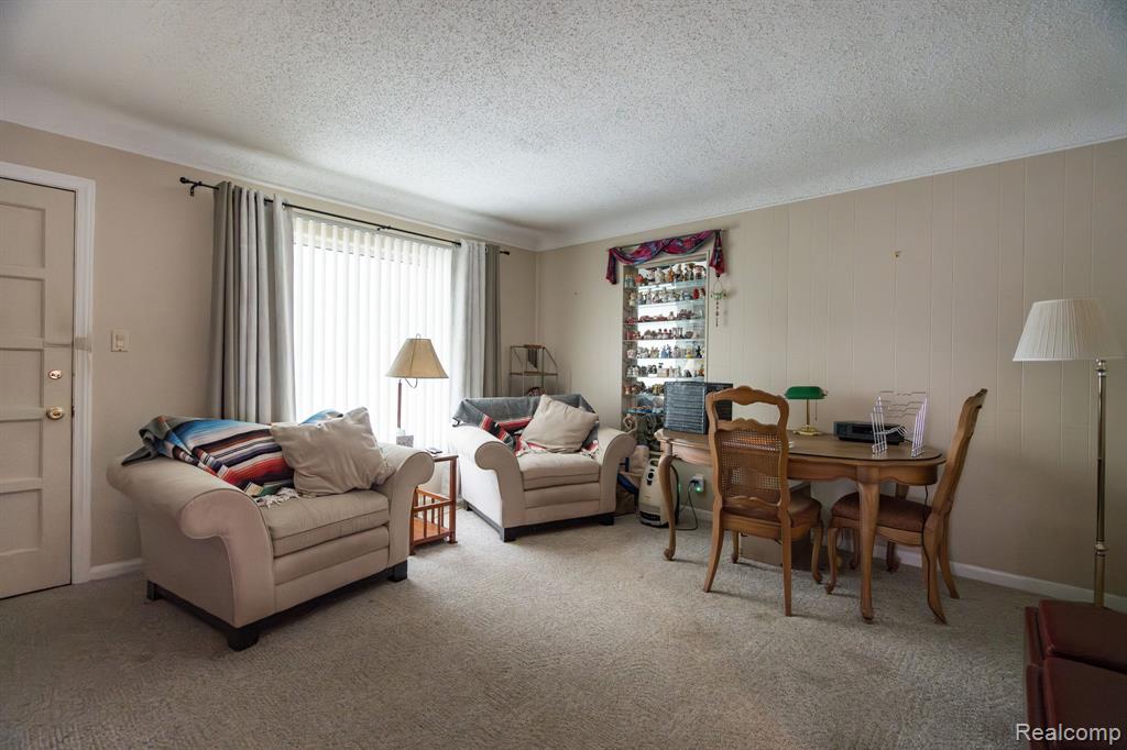 Southfield, Michigan 48075, United States, 3 Bedrooms Bedrooms, ,1 BathroomBathrooms,Residential,Active,192826