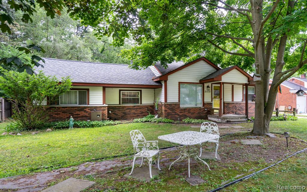 Southfield, Michigan 48075, United States, 3 Bedrooms Bedrooms, ,1 BathroomBathrooms,Residential,Active,192826