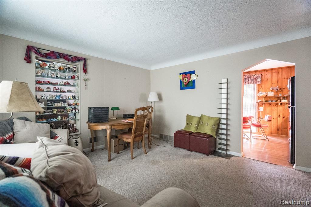 Southfield, Michigan 48075, United States, 3 Bedrooms Bedrooms, ,1 BathroomBathrooms,Residential,Active,192826