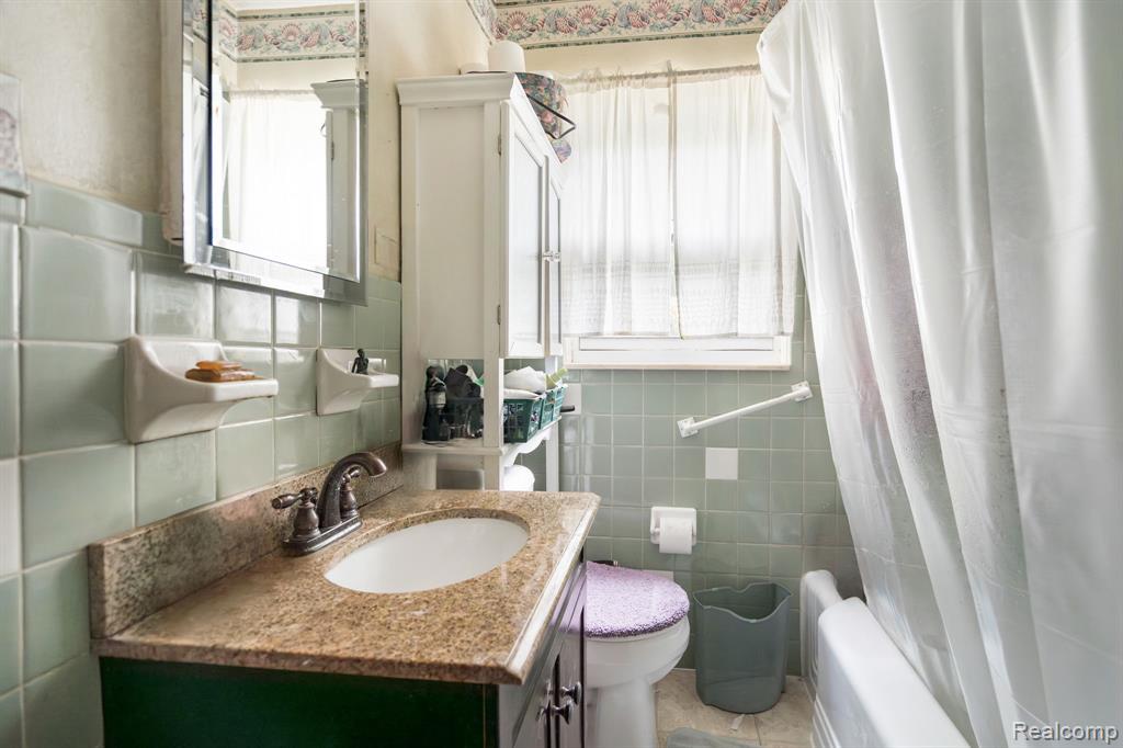 Southfield, Michigan 48075, United States, 3 Bedrooms Bedrooms, ,1 BathroomBathrooms,Residential,Active,192826