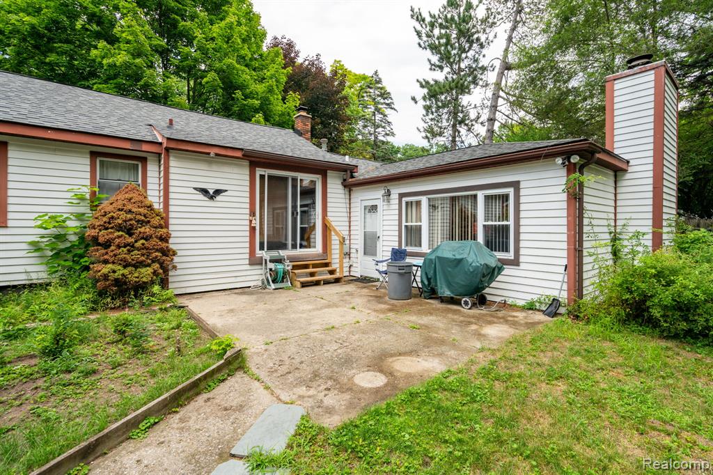 Southfield, Michigan 48075, United States, 3 Bedrooms Bedrooms, ,1 BathroomBathrooms,Residential,Active,192826