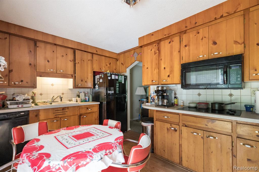 Southfield, Michigan 48075, United States, 3 Bedrooms Bedrooms, ,1 BathroomBathrooms,Residential,Active,192826