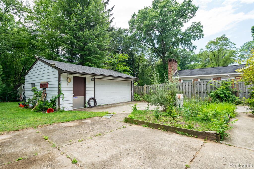 Southfield, Michigan 48075, United States, 3 Bedrooms Bedrooms, ,1 BathroomBathrooms,Residential,Active,192826