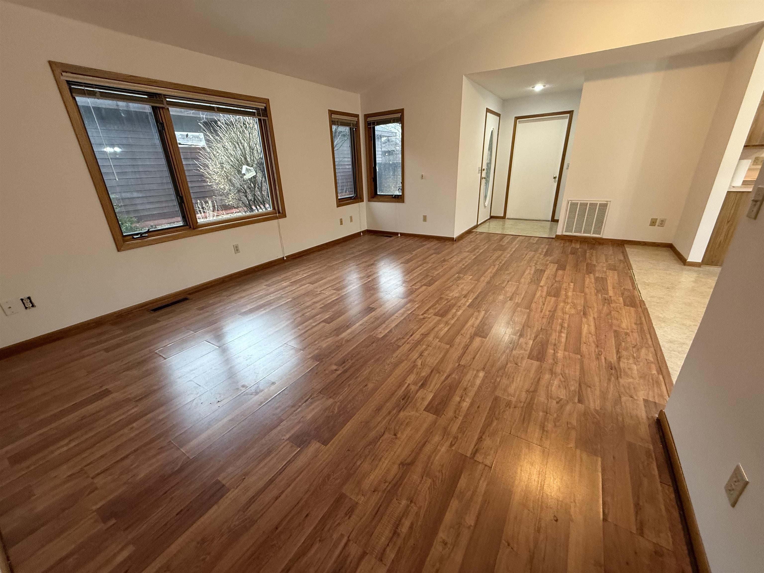 2154 Hammond Place W