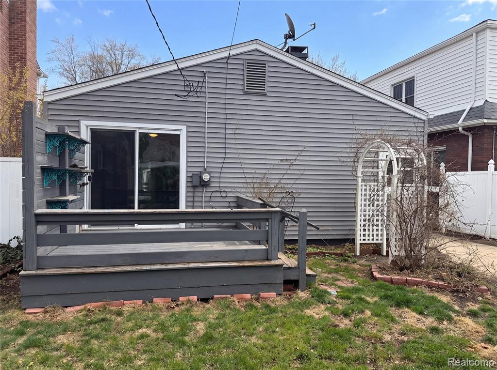 916 Longfellow Avenue