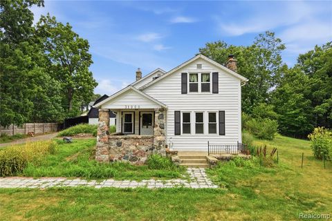 Photo of 31000 Drake Road, Farmington, MI 48331 (MLS # 61014906)