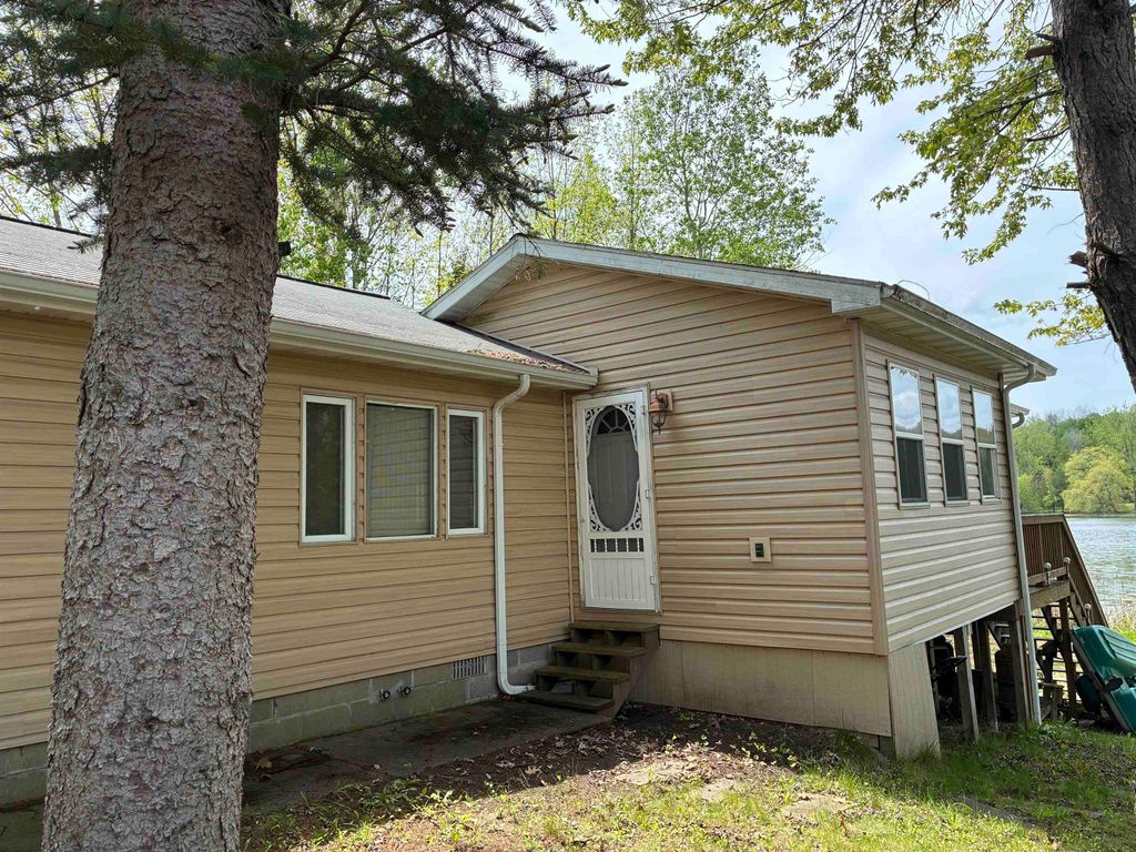 Photo of 5882 Lakeside Drive, Gladwin, MI 48624 (MLS # 50208819)