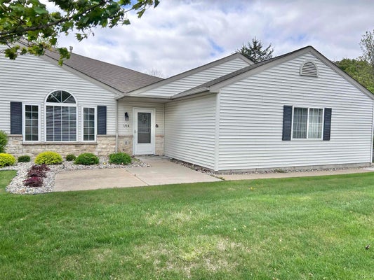 104 LAKEWOOD DR, ADRIAN, MI 49221 - Image e2dd6134f12f85357c67e2a2b0889e86/877319424
