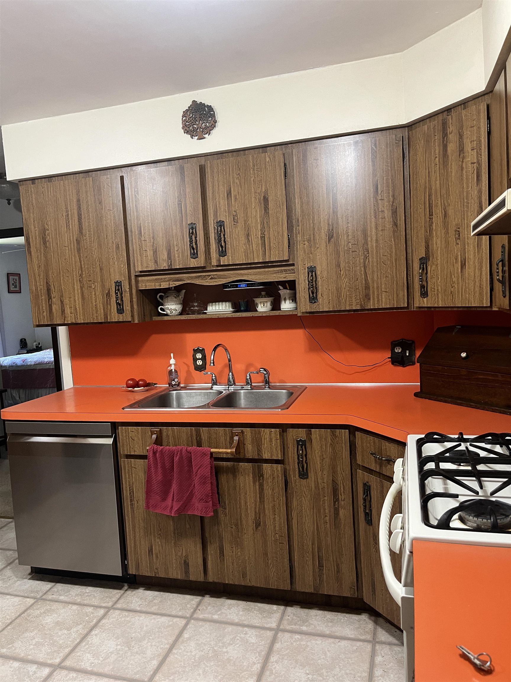 Bay City, Michigan 48706, United States, 2 Bedrooms Bedrooms, ,2 BathroomsBathrooms,Residential,Pending,192857