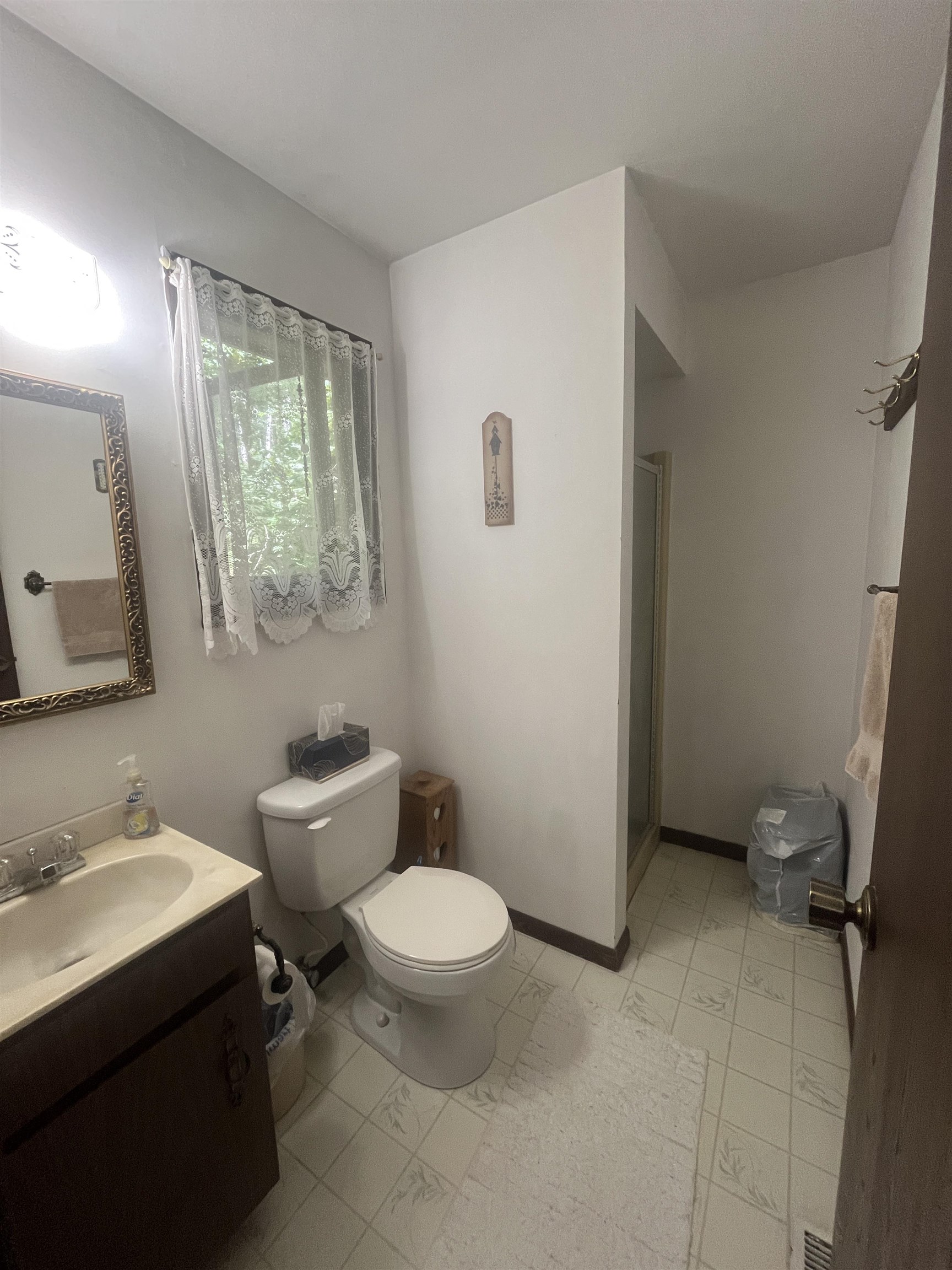 Bay City, Michigan 48706, United States, 2 Bedrooms Bedrooms, ,2 BathroomsBathrooms,Residential,Pending,192857