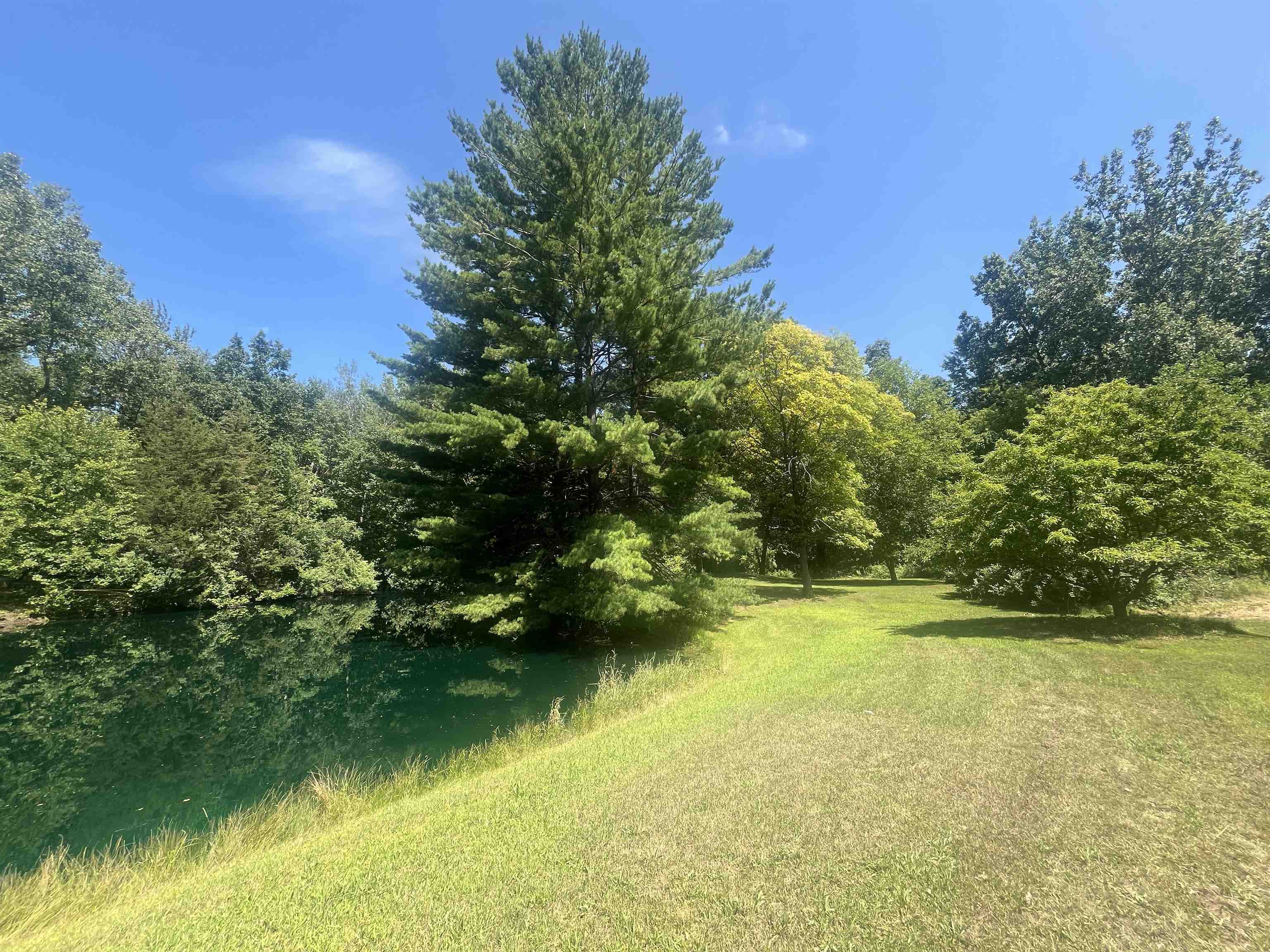 Bay City, Michigan 48706, United States, 2 Bedrooms Bedrooms, ,2 BathroomsBathrooms,Residential,Pending,192857