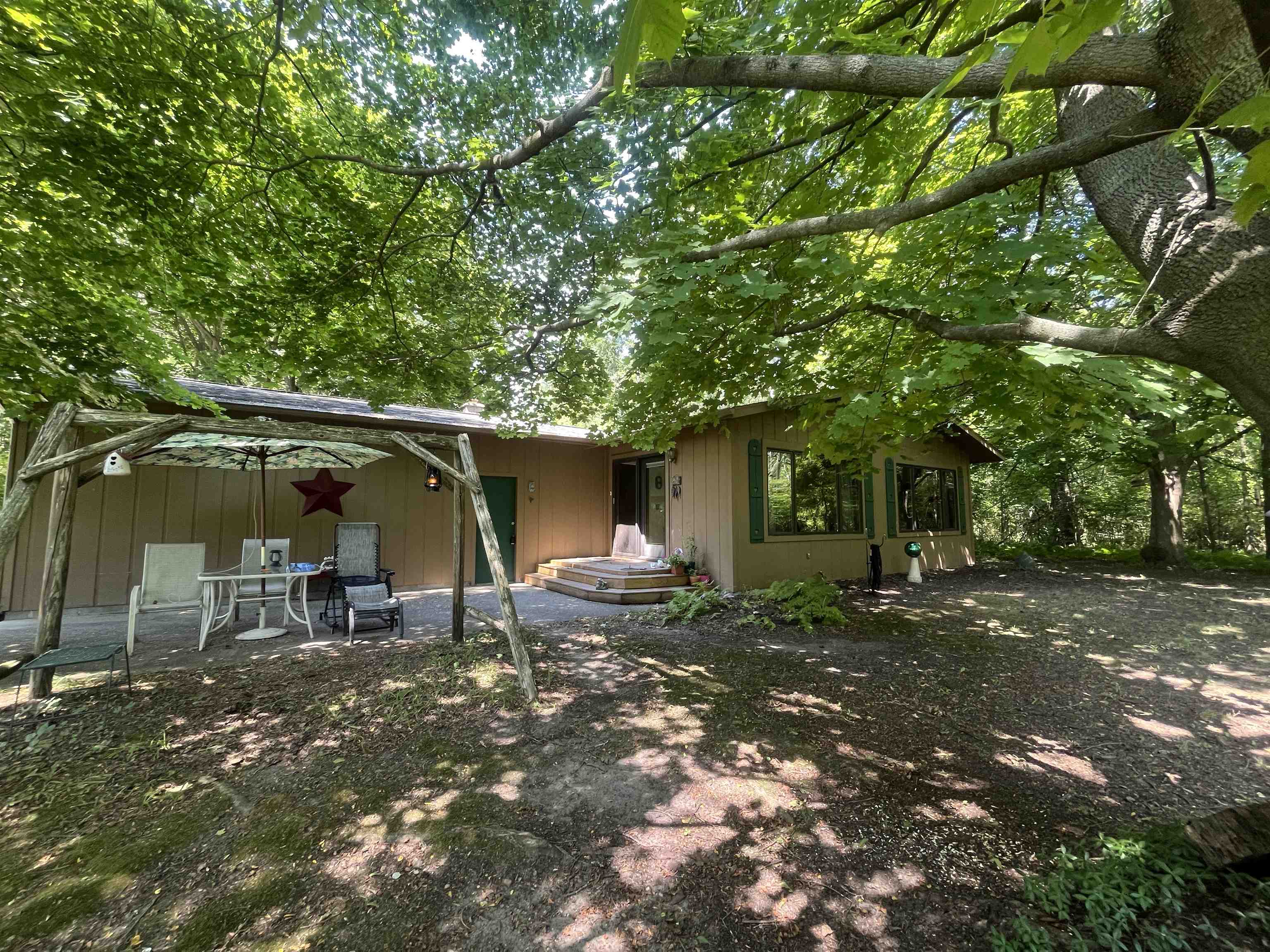 Bay City, Michigan 48706, United States, 2 Bedrooms Bedrooms, ,2 BathroomsBathrooms,Residential,Pending,192857