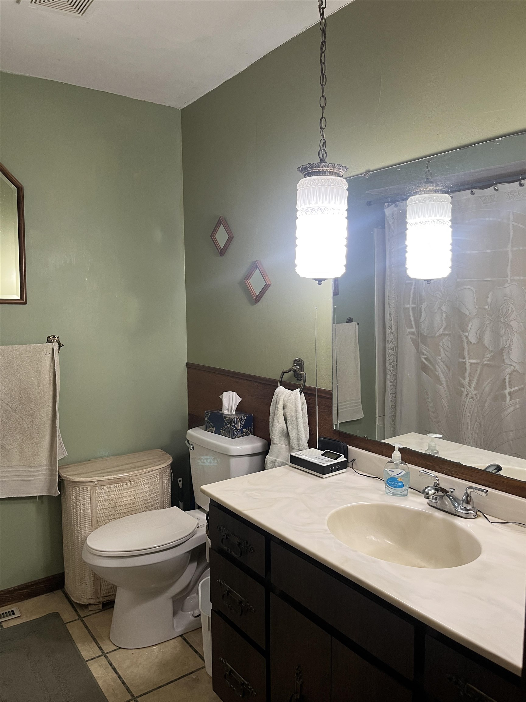 Bay City, Michigan 48706, United States, 2 Bedrooms Bedrooms, ,2 BathroomsBathrooms,Residential,Pending,192857