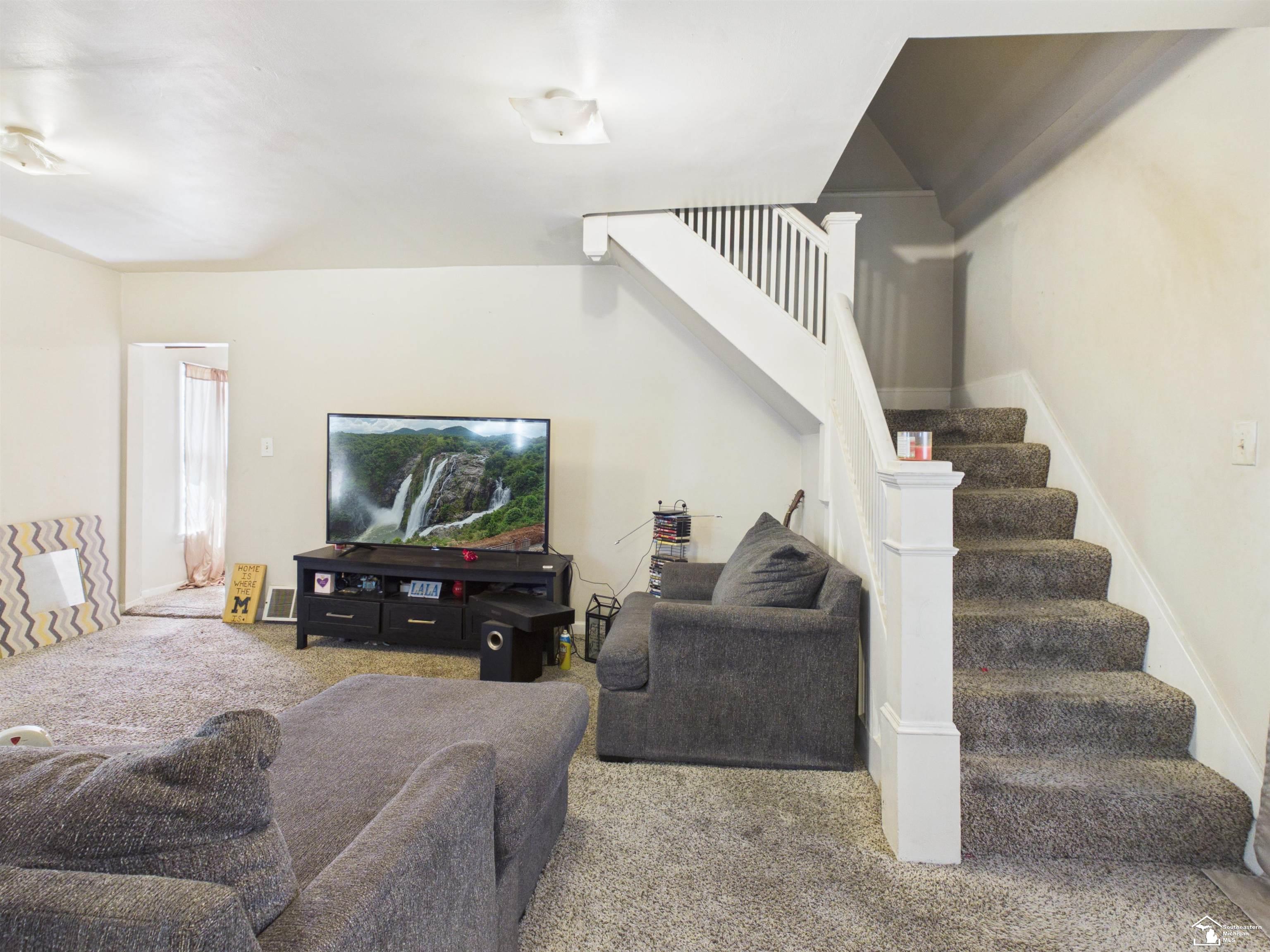 720 E 2nd Street