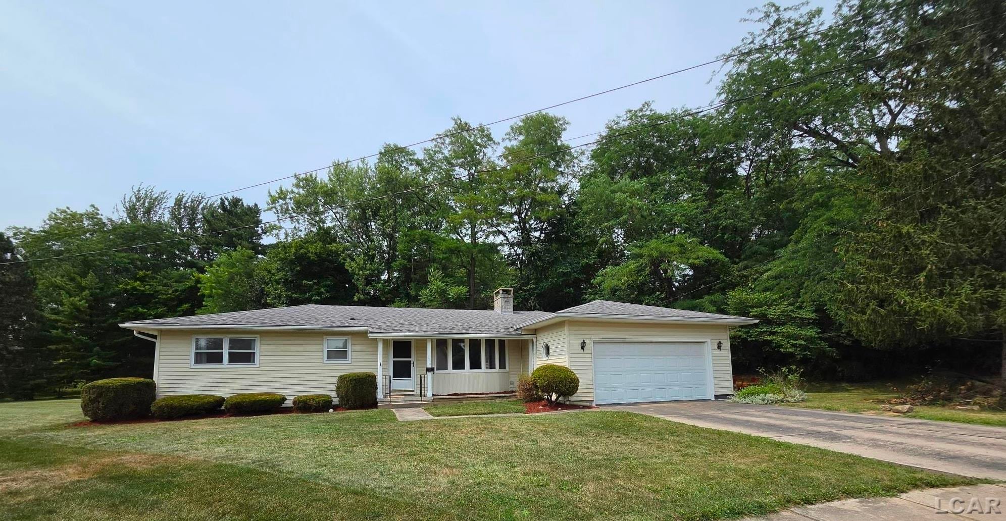 425 MAPLEWOOD Court