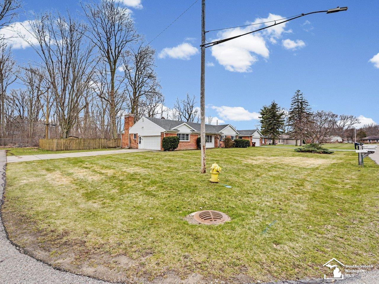 1593 Longfellow Drive