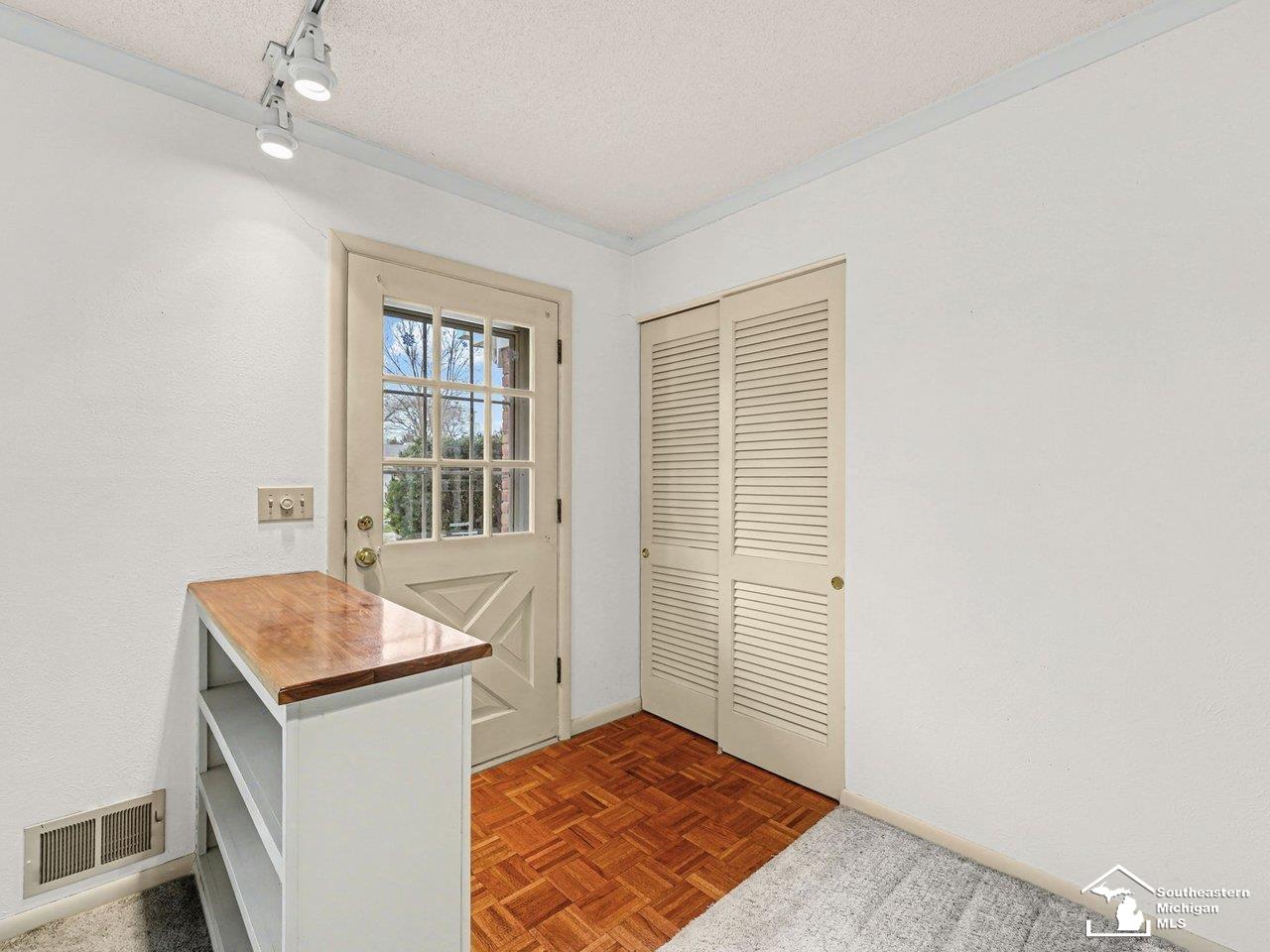 1593 Longfellow Drive