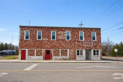 910 Monroe Street Carleton MI 48117