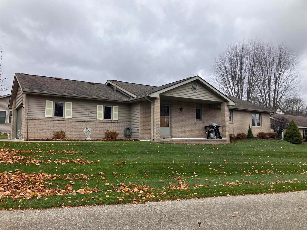 Photo of 608 Kemp Court, Gladwin, MI 48624 (MLS # 50194207)