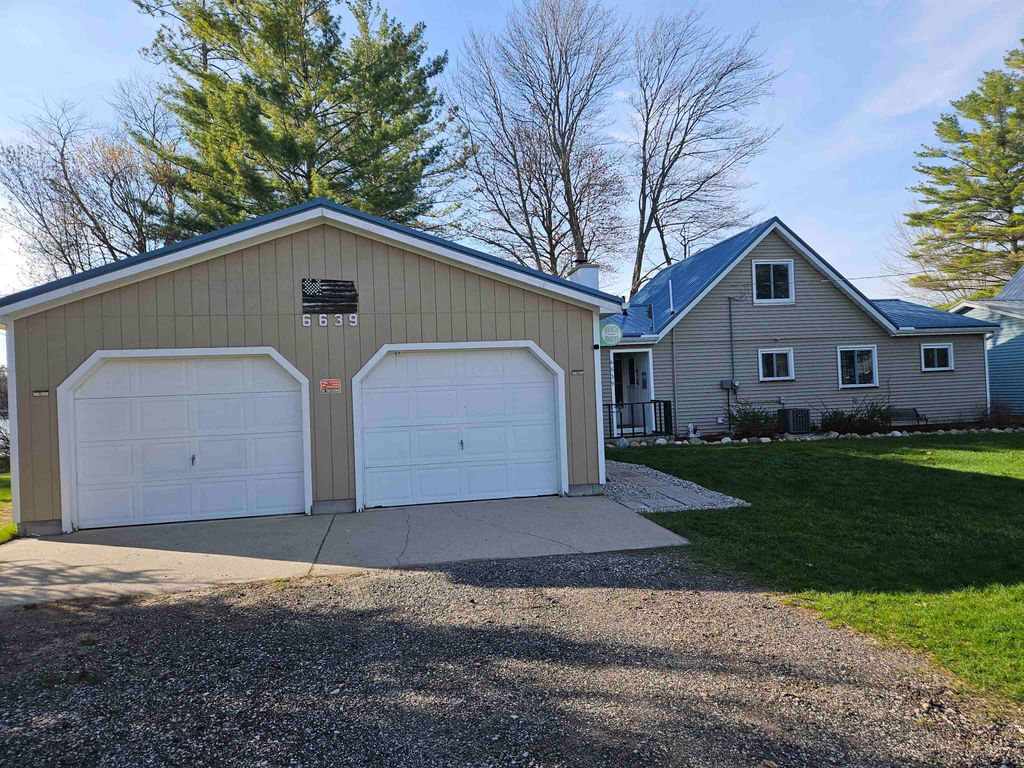Photo of 6639 Circle Drive, Harrison, MI 48625 (MLS # 50205700)