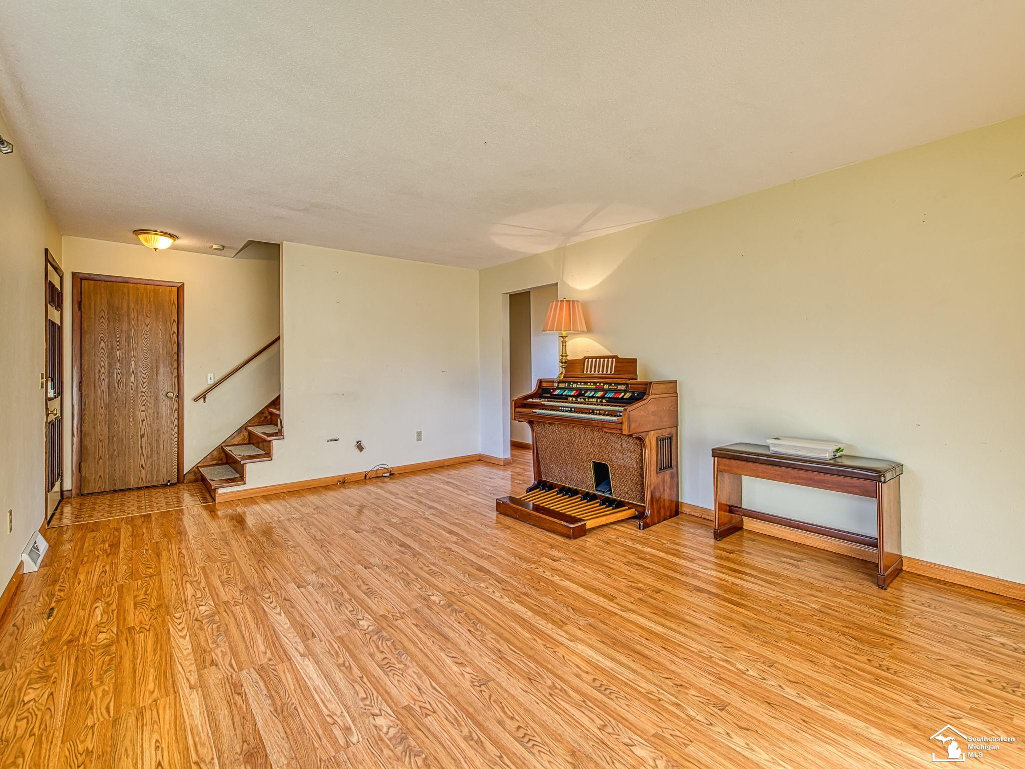 7191 Powlesland Avenue