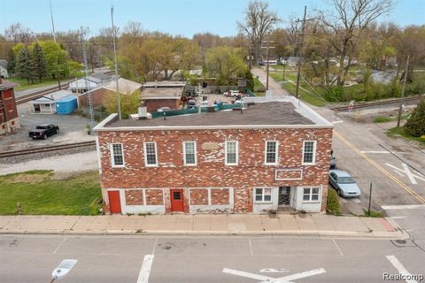 910 Monroe Street Carleton MI 48117