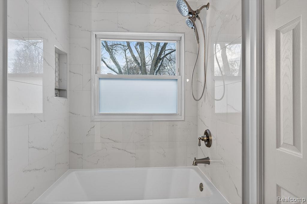 Rochester Hills, Michigan 48309, United States, 3 Bedrooms Bedrooms, ,3 BathroomsBathrooms,Residential,Active,255293