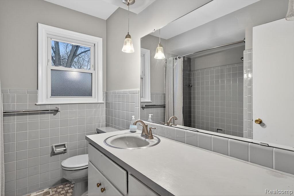 Rochester Hills, Michigan 48309, United States, 3 Bedrooms Bedrooms, ,3 BathroomsBathrooms,Residential,Active,255293