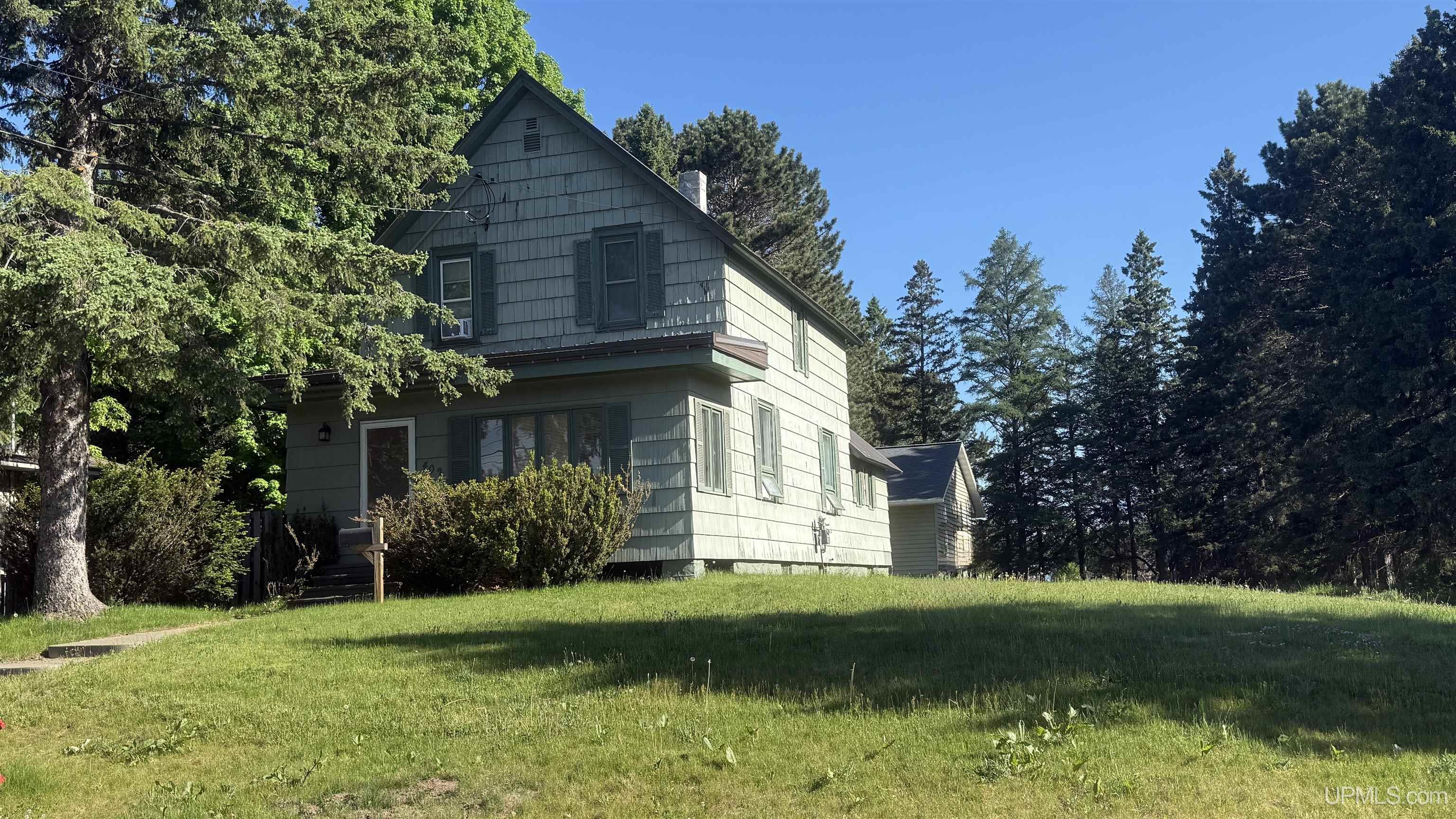 402 Lake Avenue