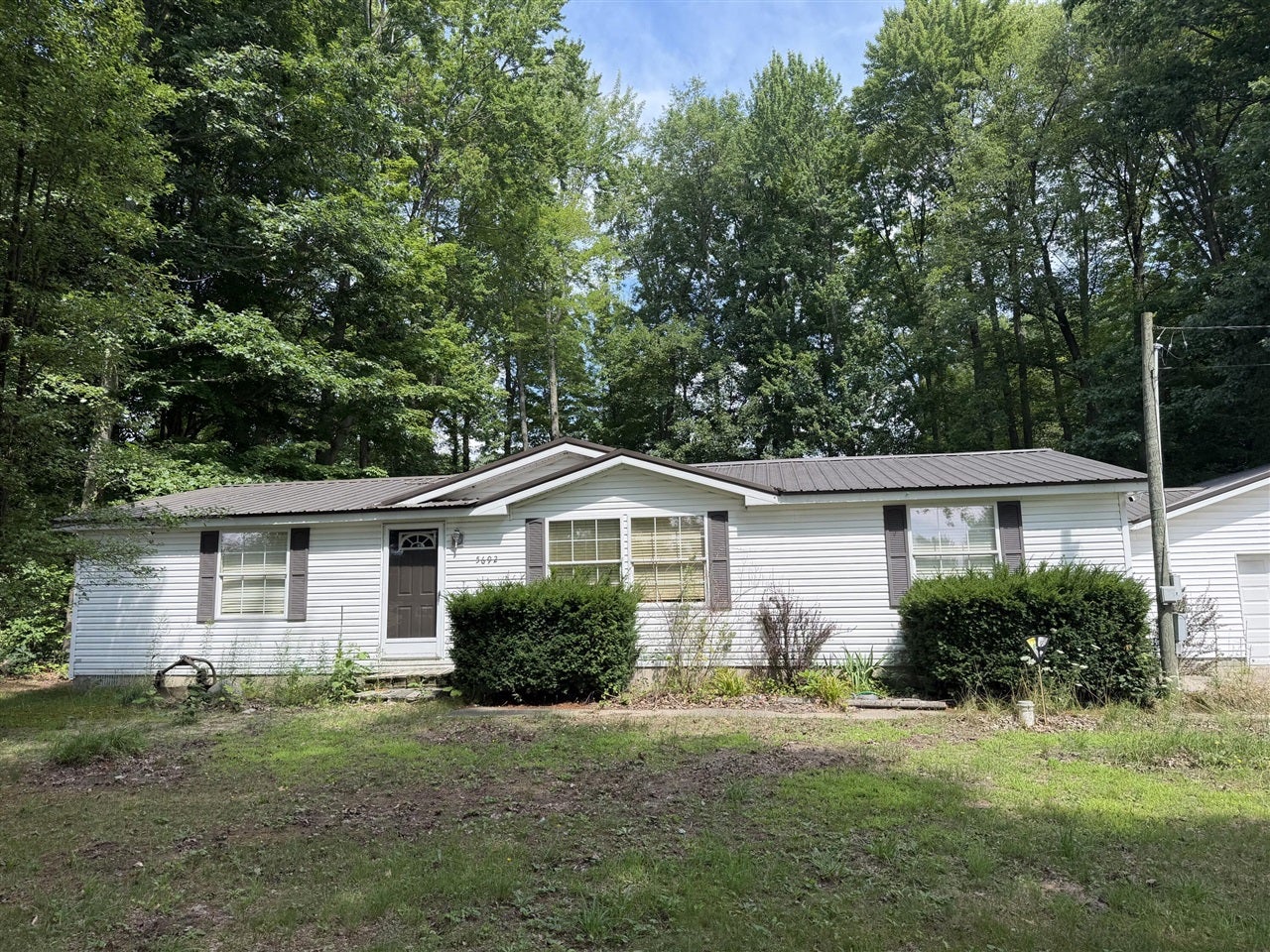 5692 E Loop Road