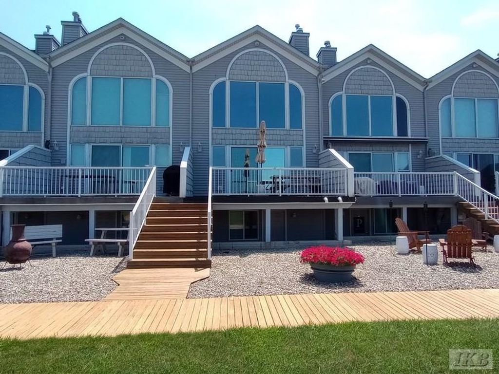 Photo of 1682 Castleview Court #Unit 4, Gladwin, MI 48624 (MLS # 50203006)