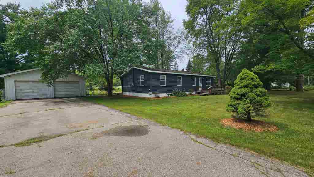 Photo of 1096 E Walnut Street, Beaverton, MI 48612 (MLS # 50216607)