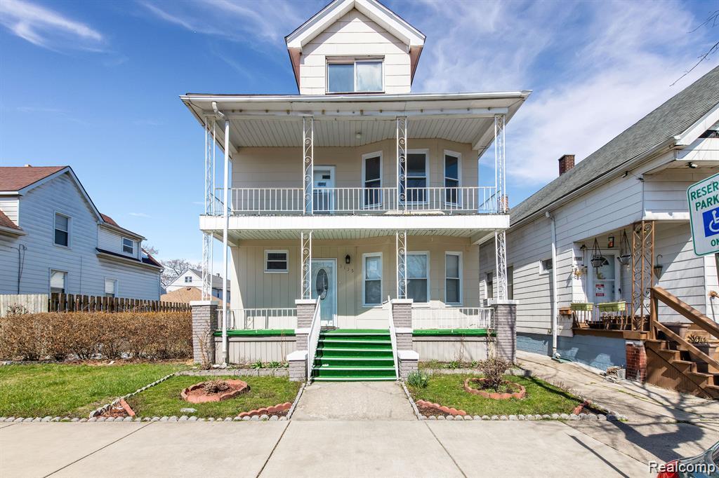 3135 Belmont Street