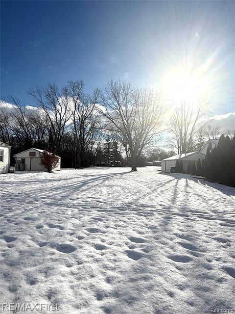 Photo of 2720 E Maple Road, Troy, MI 48083 (MLS # 60959848)