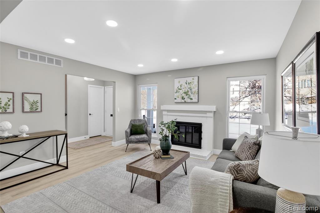 42142 Gladwin Street