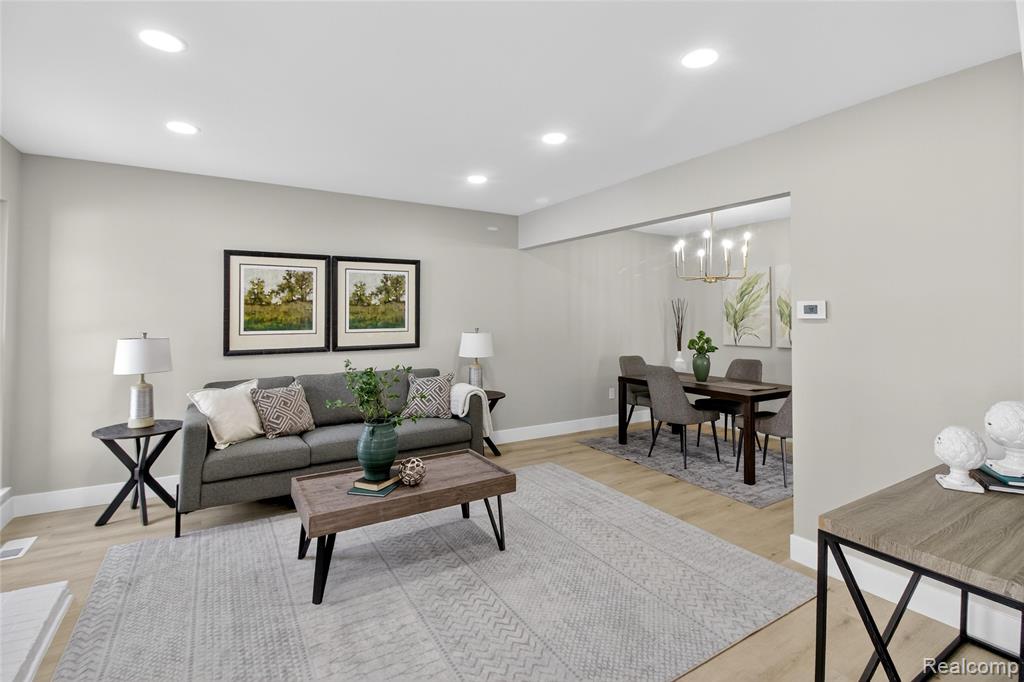 42142 Gladwin Street