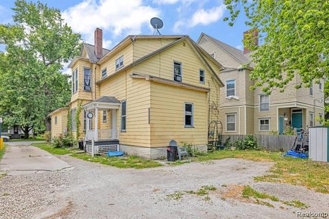 Photo of 819 Court Street 2 #2, Port Huron, MI 48060 (MLS # 60959709)