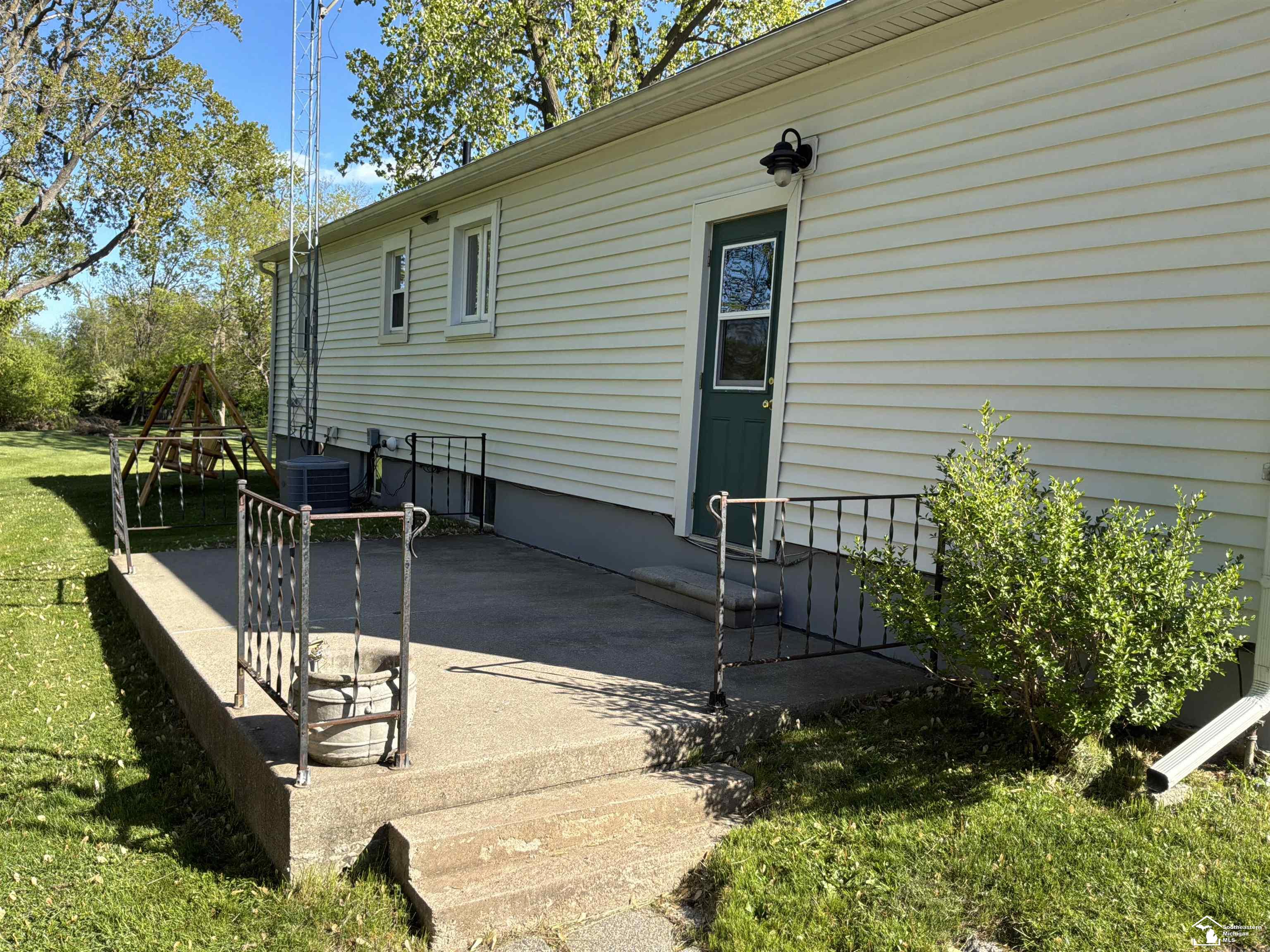 2139 Sandy Creek Rd Common