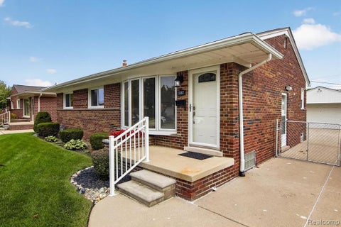 Photo of 3387 Norwood Drive, Trenton, MI 48183 (MLS # 61035904)