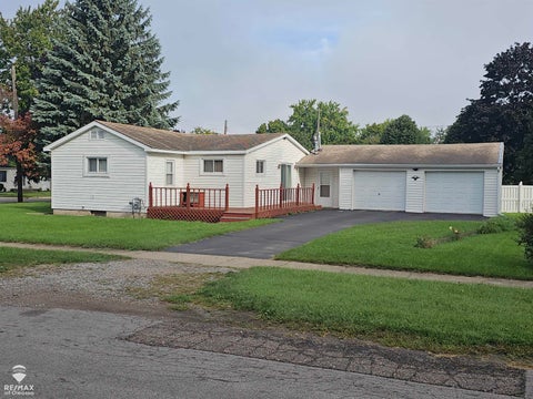 Photo of 1011 Walnut Street, Owosso, MI 48867 (MLS # 50222598)