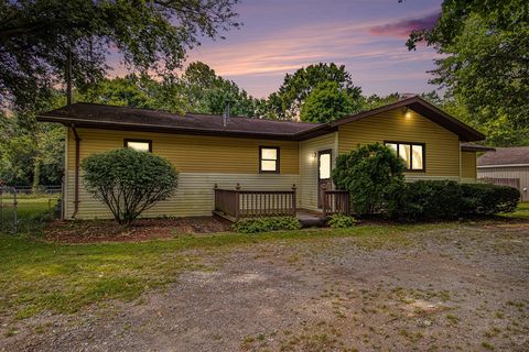 Photo of 1943 Terminal Road, Niles, MI 49120 (MLS # 70501052)