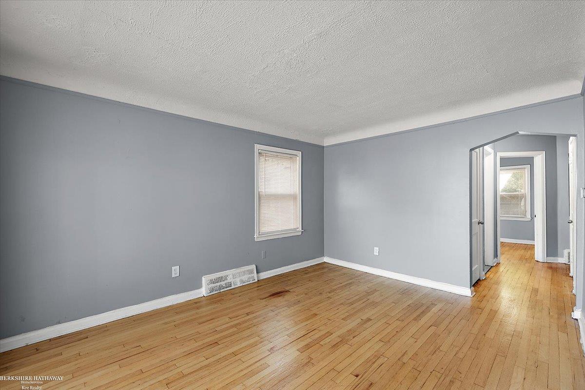 Detroit, Michigan 48235, United States, 4 Bedrooms Bedrooms, ,1 BathroomBathrooms,Residential,Active,213028