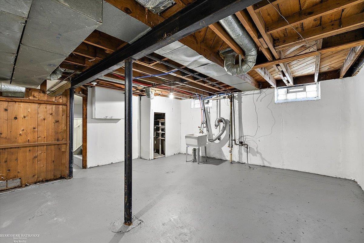 Detroit, Michigan 48235, United States, 4 Bedrooms Bedrooms, ,1 BathroomBathrooms,Residential,Active,213028