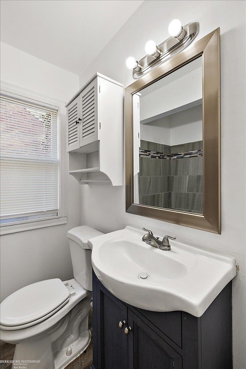 Detroit, Michigan 48235, United States, 4 Bedrooms Bedrooms, ,1 BathroomBathrooms,Residential,Active,213028