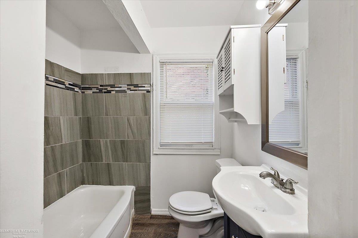 Detroit, Michigan 48235, United States, 4 Bedrooms Bedrooms, ,1 BathroomBathrooms,Residential,Active,213028